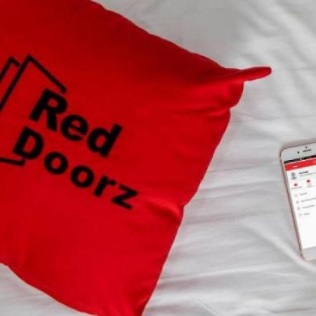 Reddoorz Plus Near Ancol Джакарта Экстерьер фото