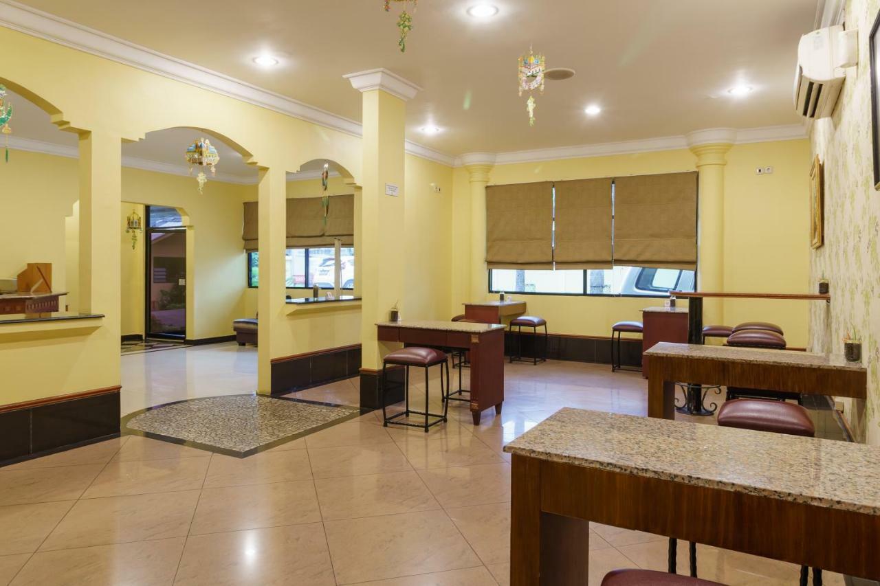 Reddoorz Plus Near Ancol Джакарта Экстерьер фото