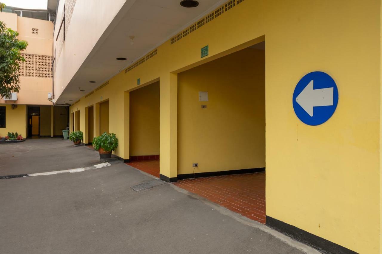 Reddoorz Plus Near Ancol Джакарта Экстерьер фото